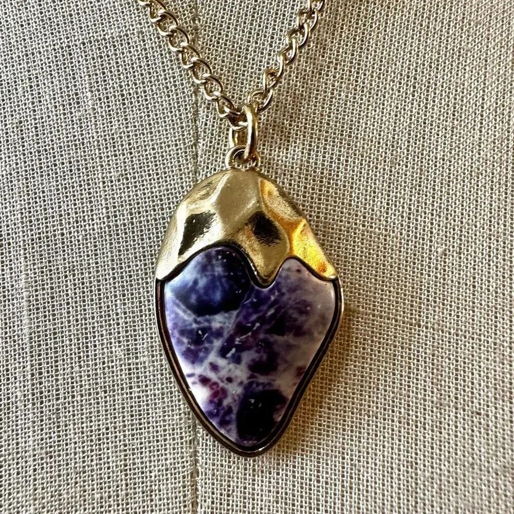Purple stone gold tone pendant necklace